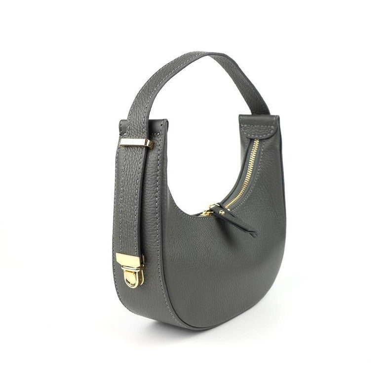 Ledertasche mit goldener Schließe