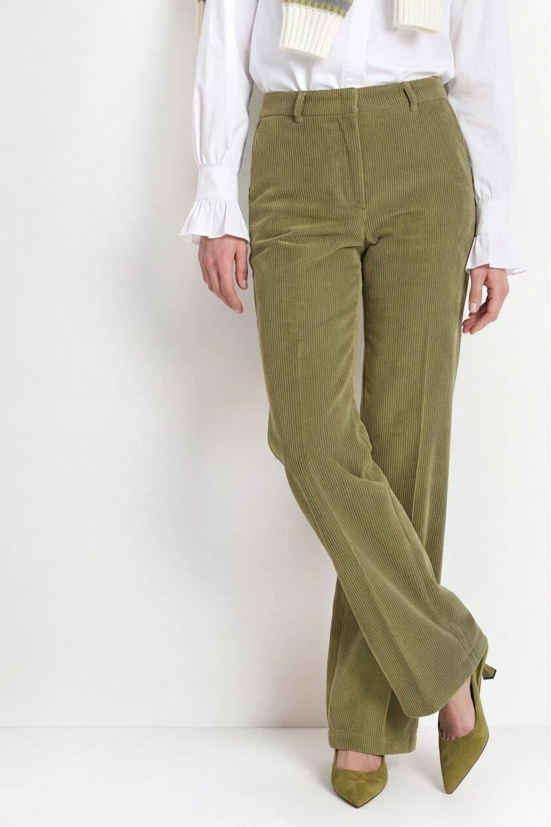 Cordhose mit weitem Bein