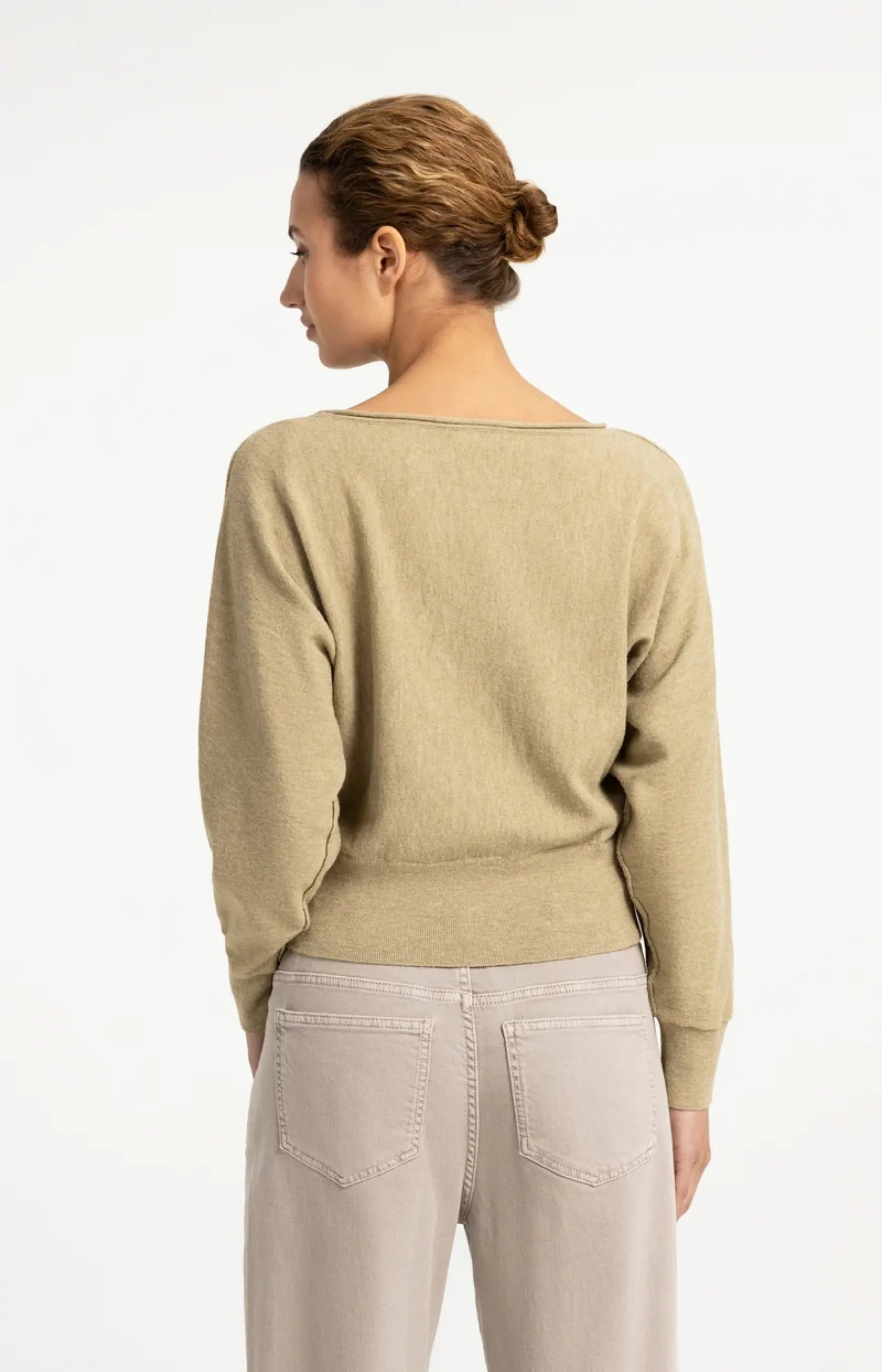 Langärmeliger Pullover mit U-Boot-Ausschnitt