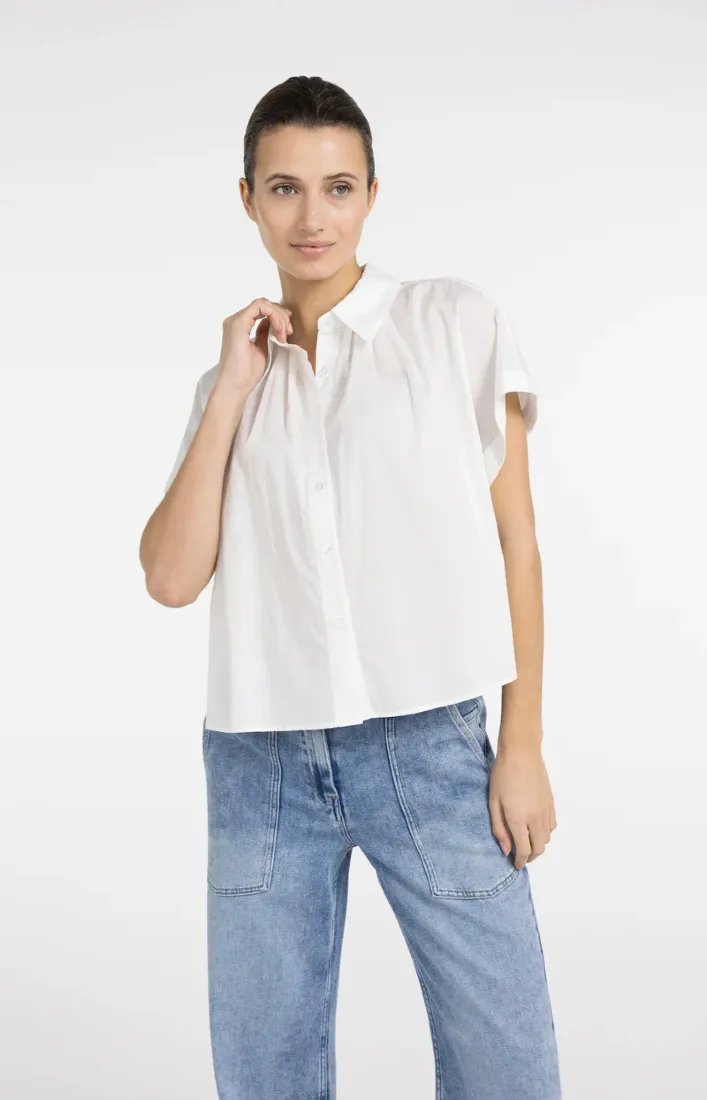 Ärmellose Bluse mit Zierknöpfen