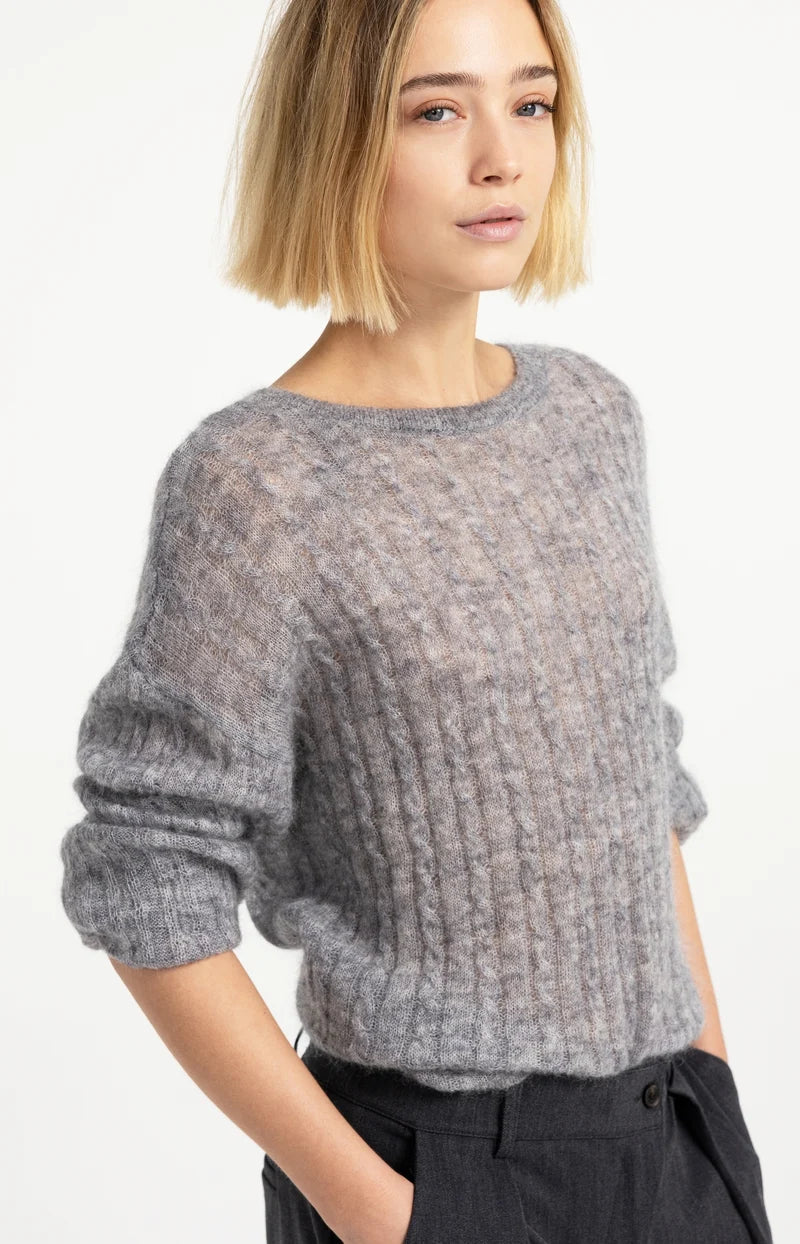 Oversize-Pullover mit Zopfmuster