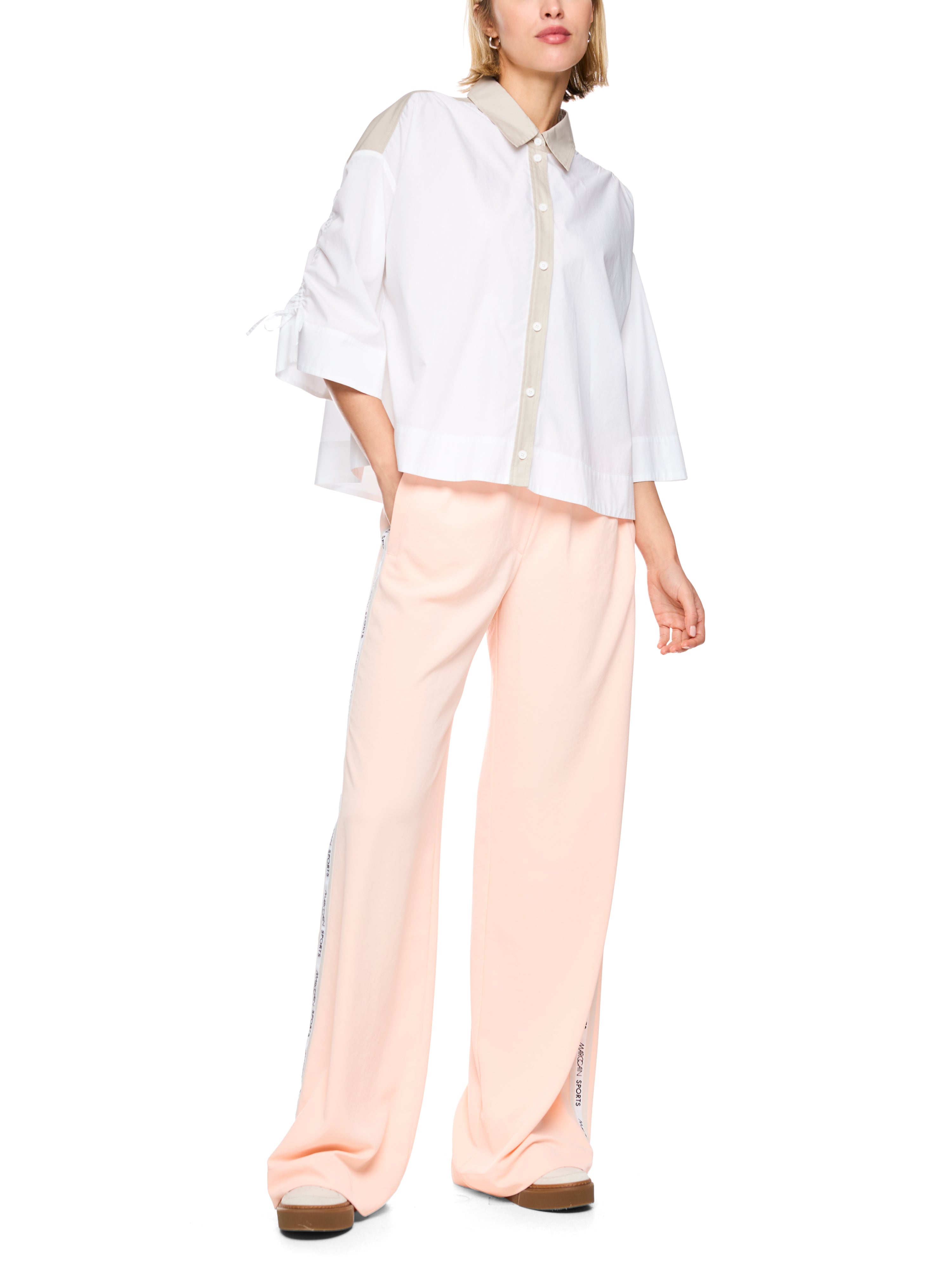 Bluse mit Kontrastfarbe