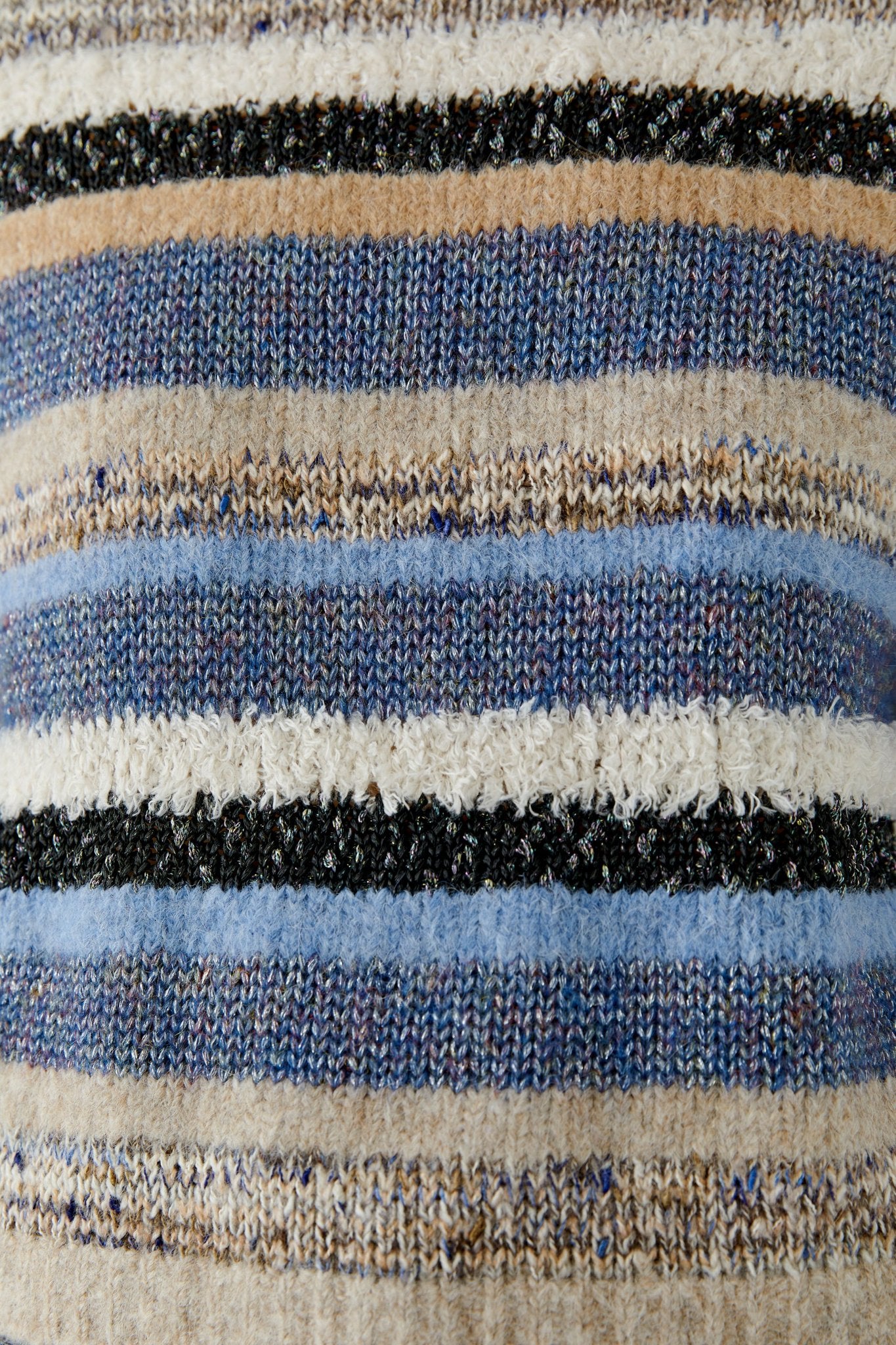 Flauschiger Pullover mit Streifen
