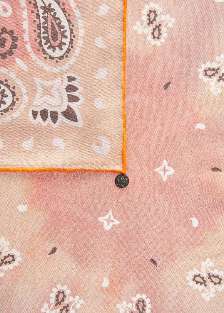 Nicki Tuch mit Paisley-Muster