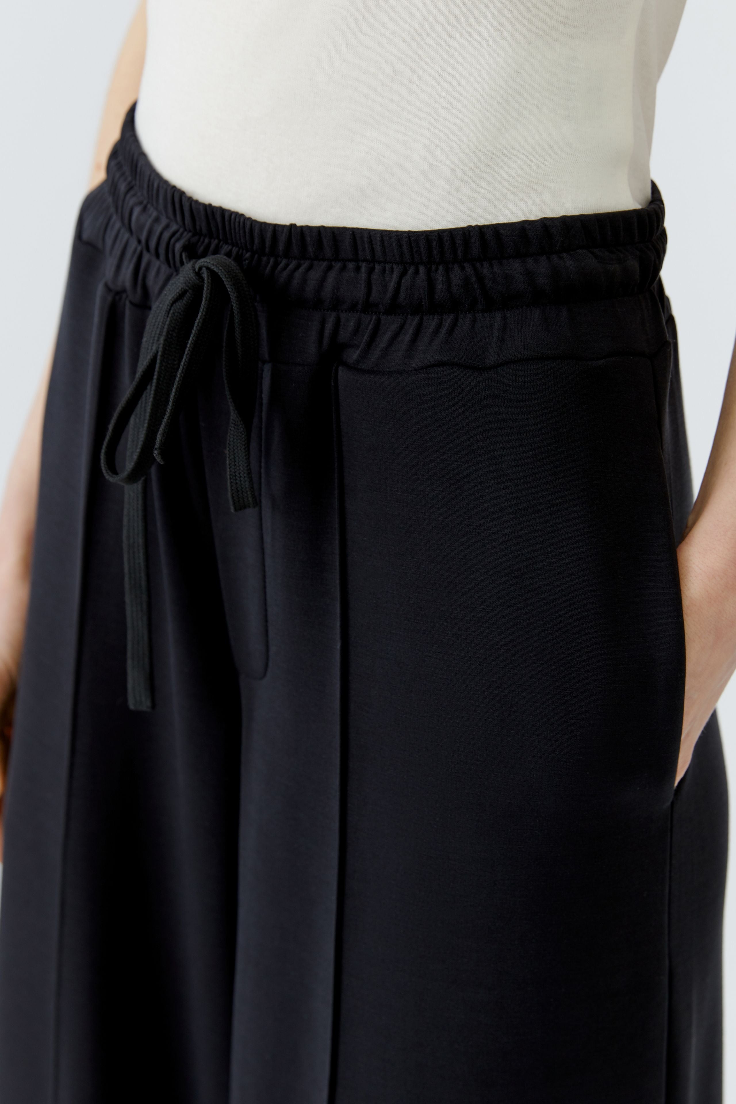 Marlenehose mit Bügelfalte