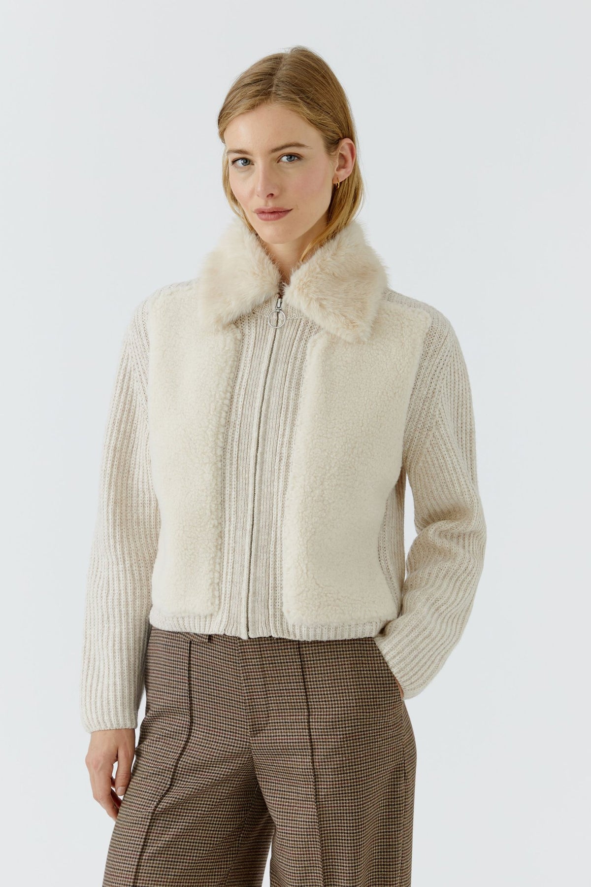 Strickjacke mit abnehmbarem Kragen