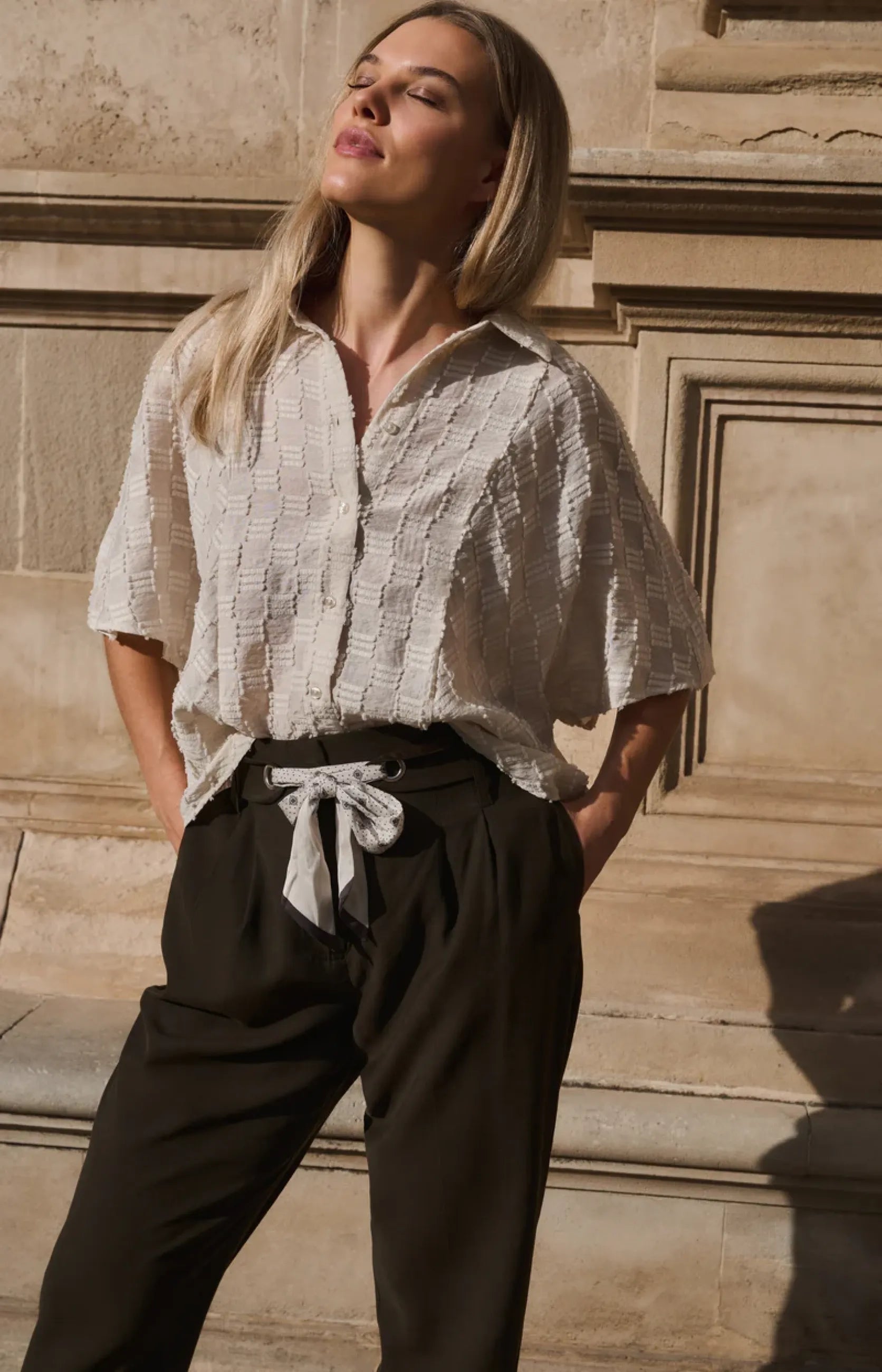 Jacquard-Bluse mit kurzen weiten Ärmeln