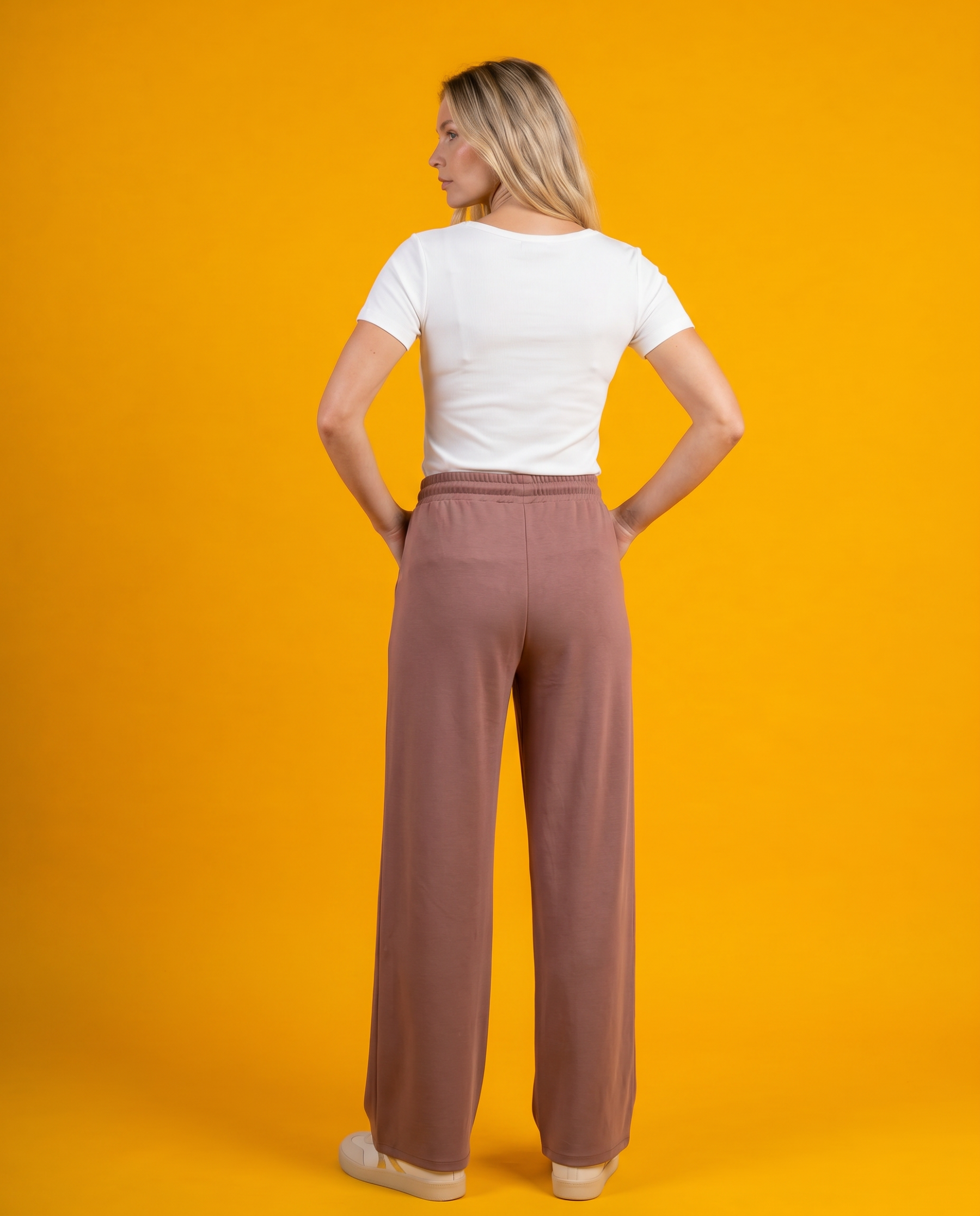 Joggpants mit weitem Bein