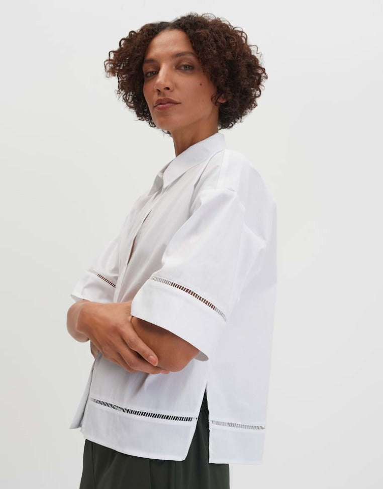 Zemdbluse Zlana mit Spitzeneinsatz