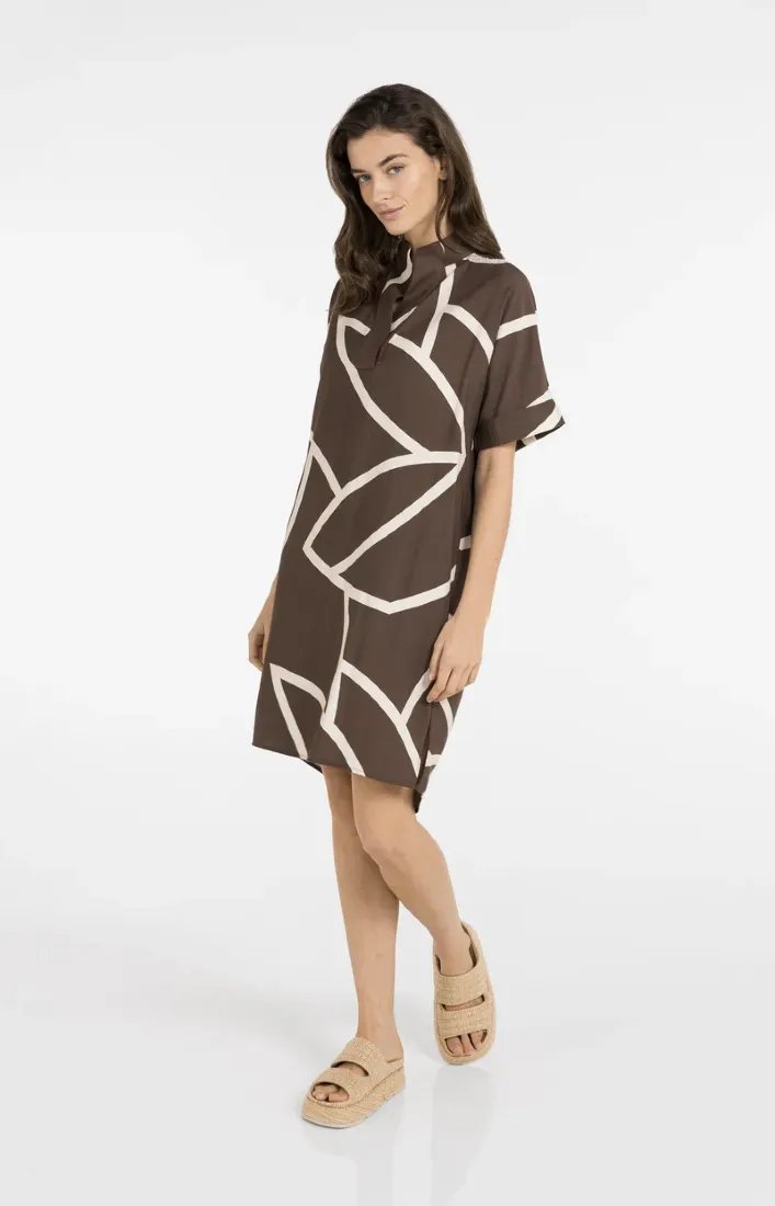 Kurzärmeliges Kleid mit Print und Polokragen