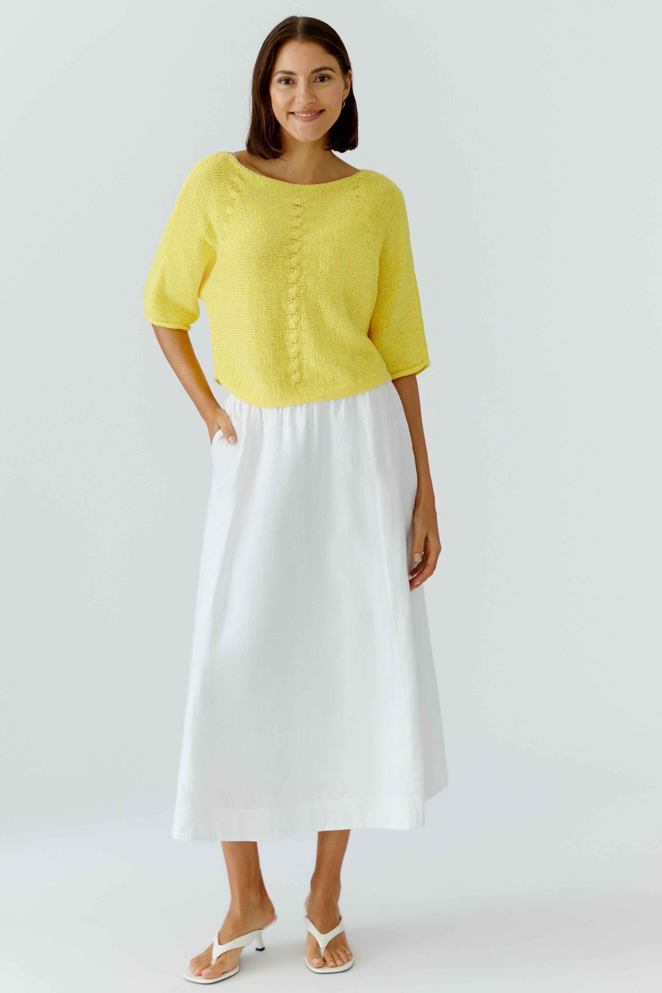 Pullover mit Zopfstrickmuster