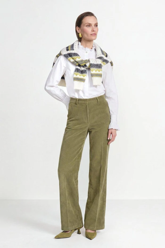 Cordhose mit weitem Bein