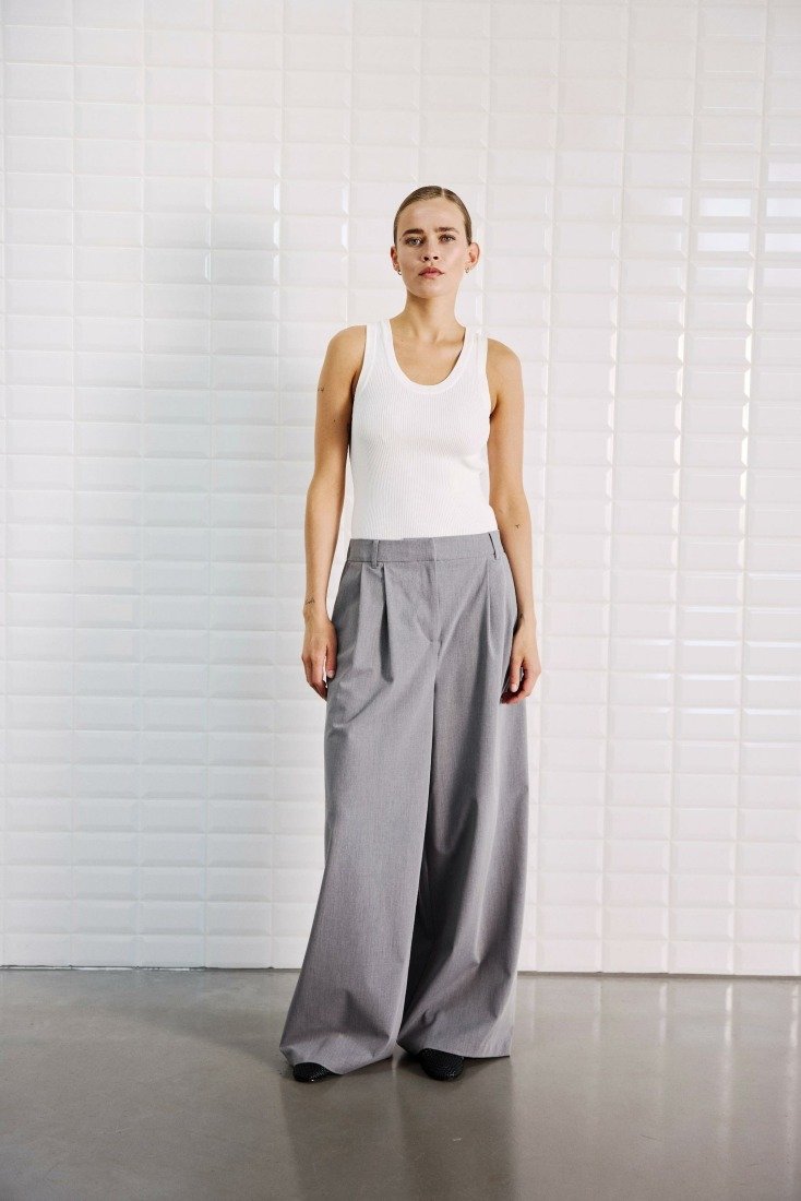 WithBlack Tops White