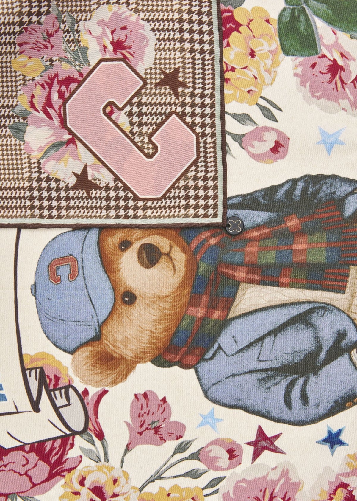 Nicki Tuch mit Teddy-Bär-Motiv