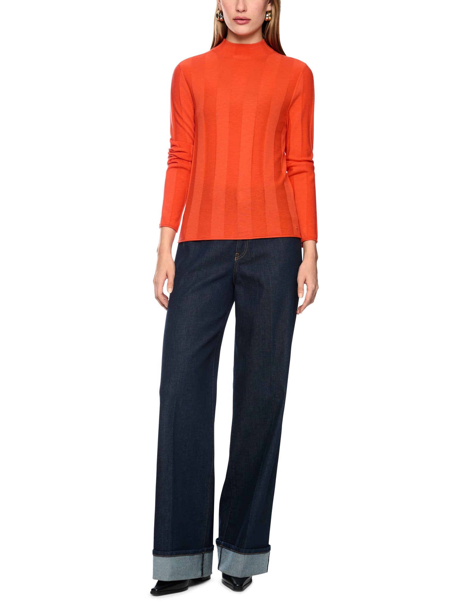 Schmaler Pullover mit Stehkragen