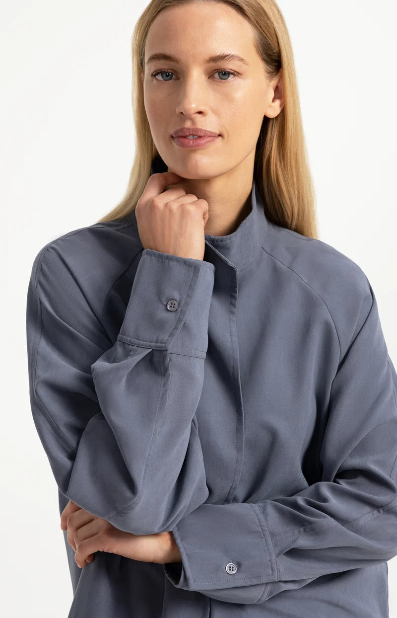 Bluse mit hohem Kragen