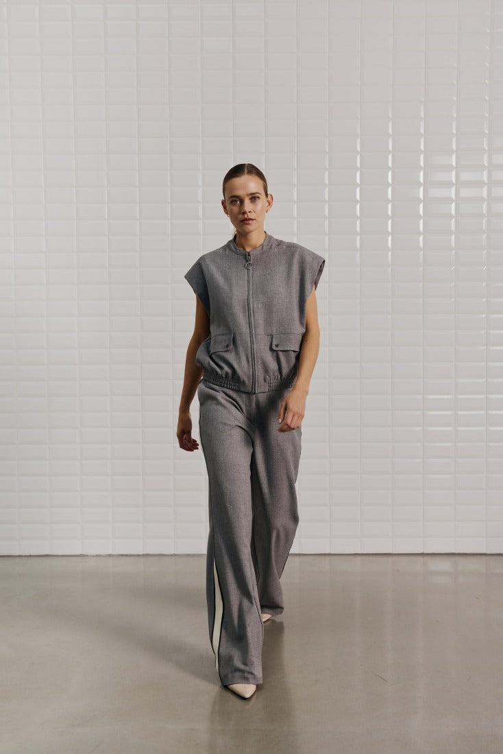 WithBlack Westen Midgrey Me