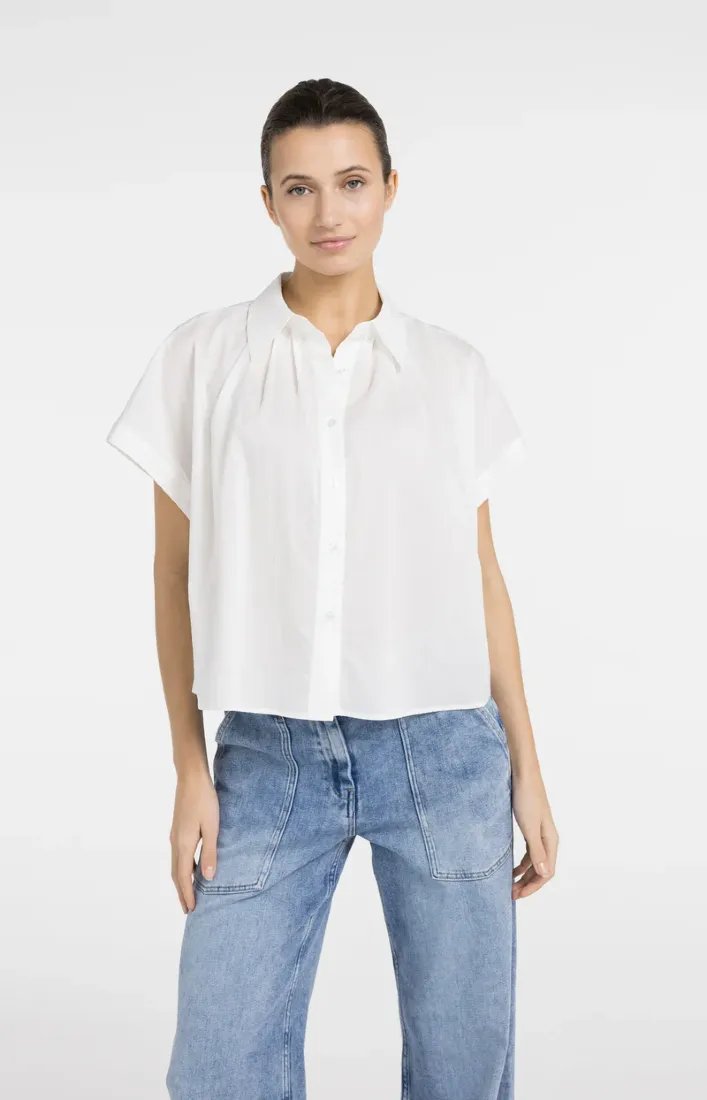 Ärmellose Bluse mit Zierknöpfen