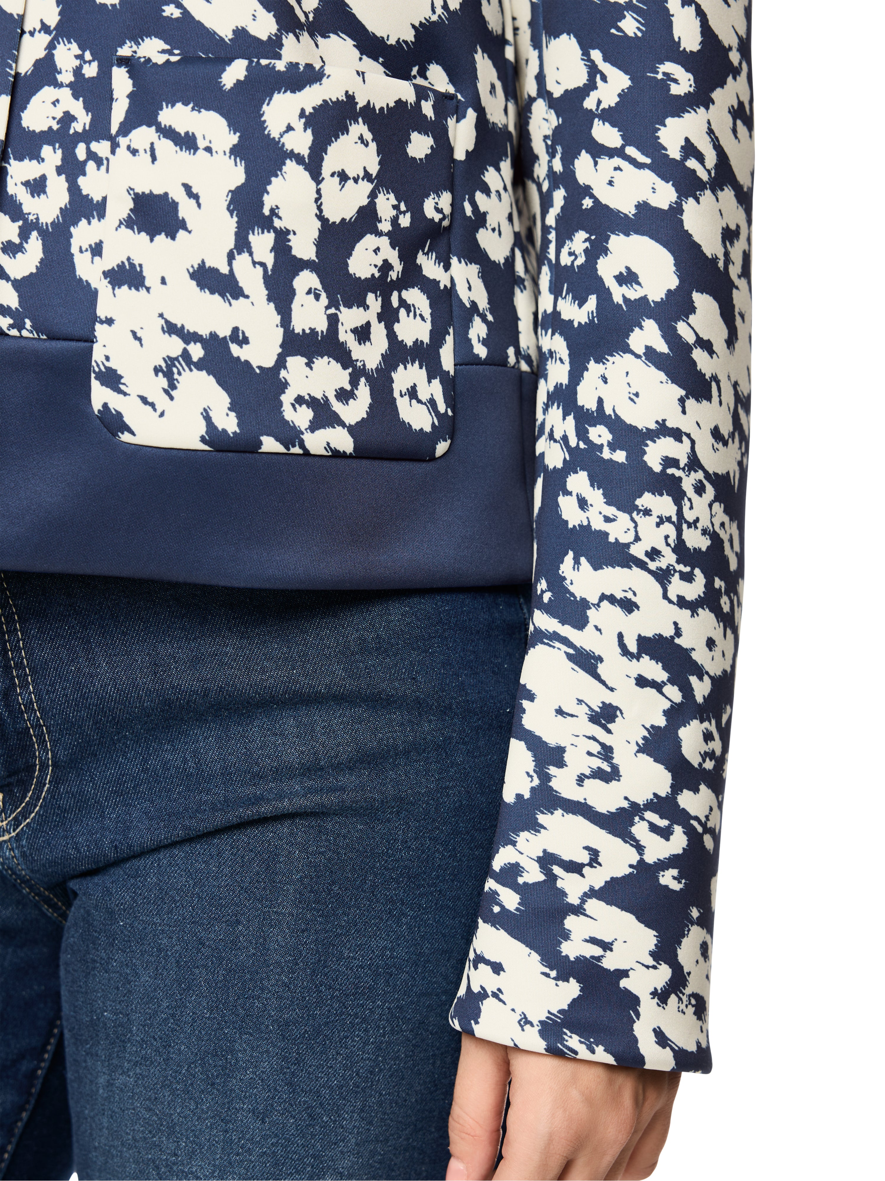 Kurze Jacke mit Leo-Print