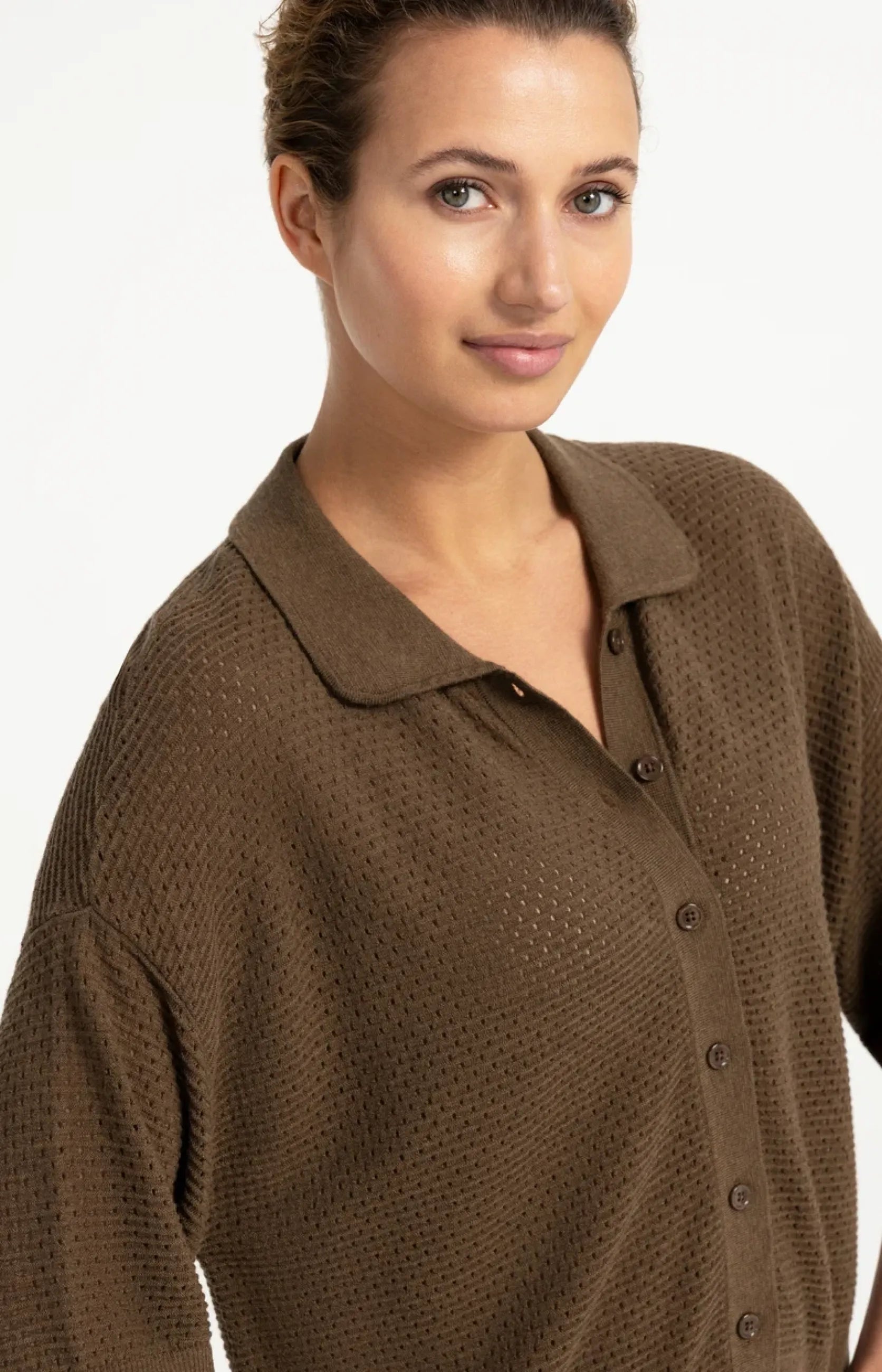 Locker gestrickter Kurzarm-Cardigan mit Kragen