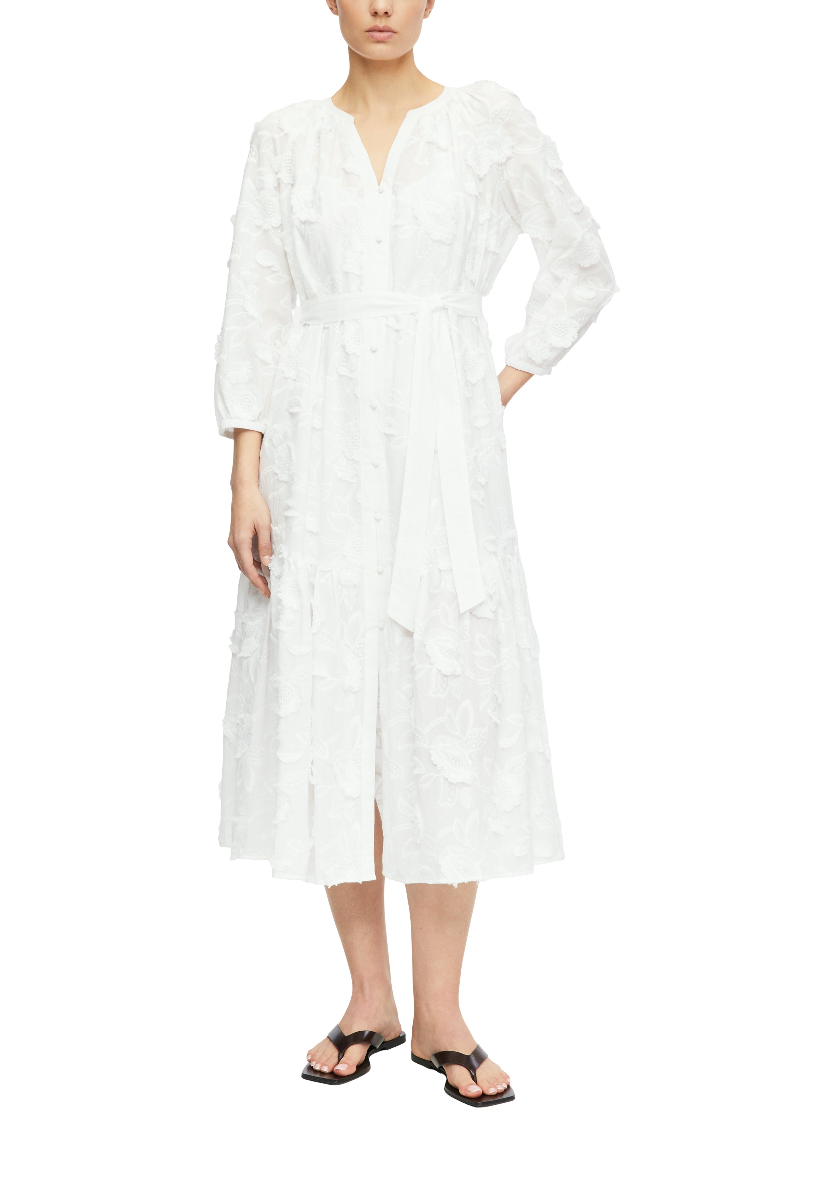 Kleid mit Blütenstickerei