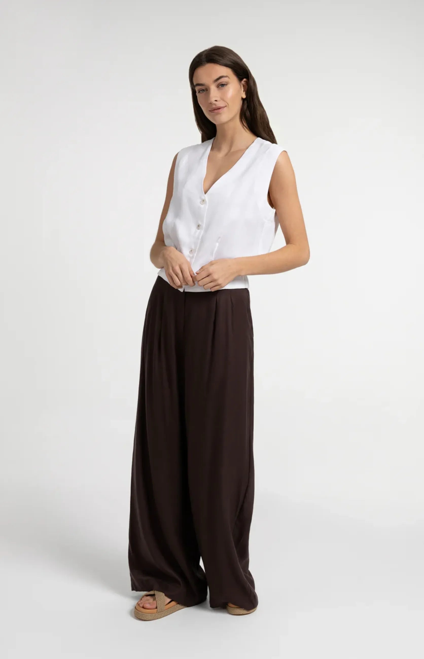 Ärmellose Bluse mit Plisseefalten