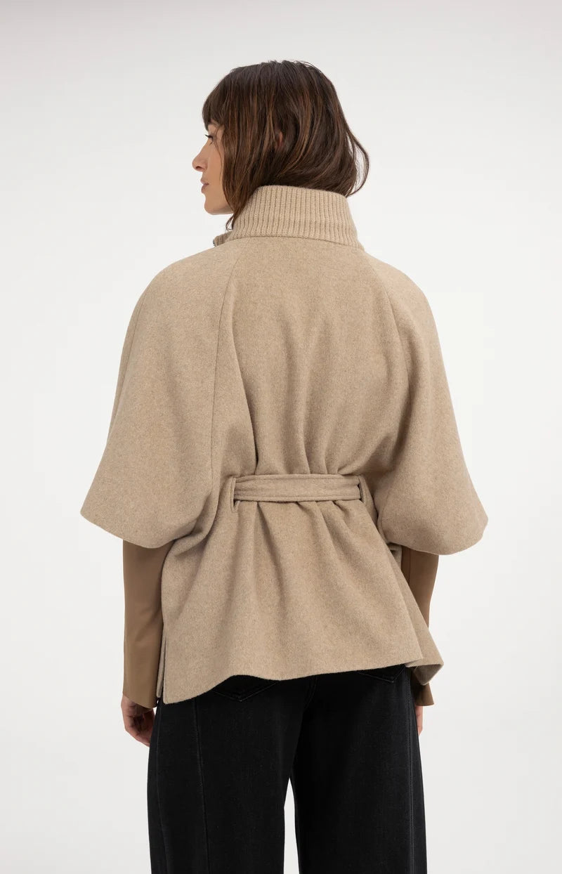 Ponchojacke mit Gürtel