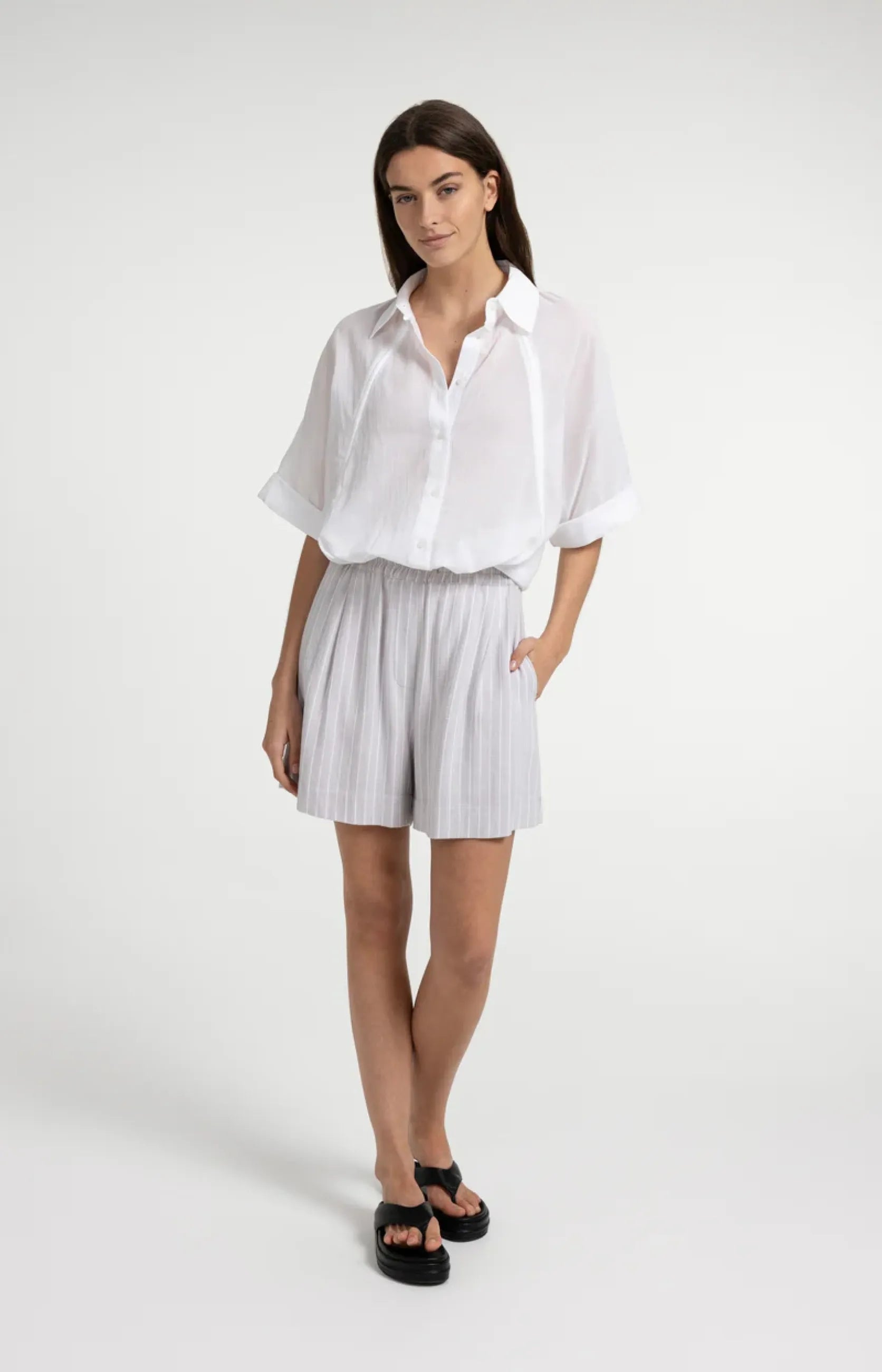 Bluse mit geflochtenen Einsätzen
