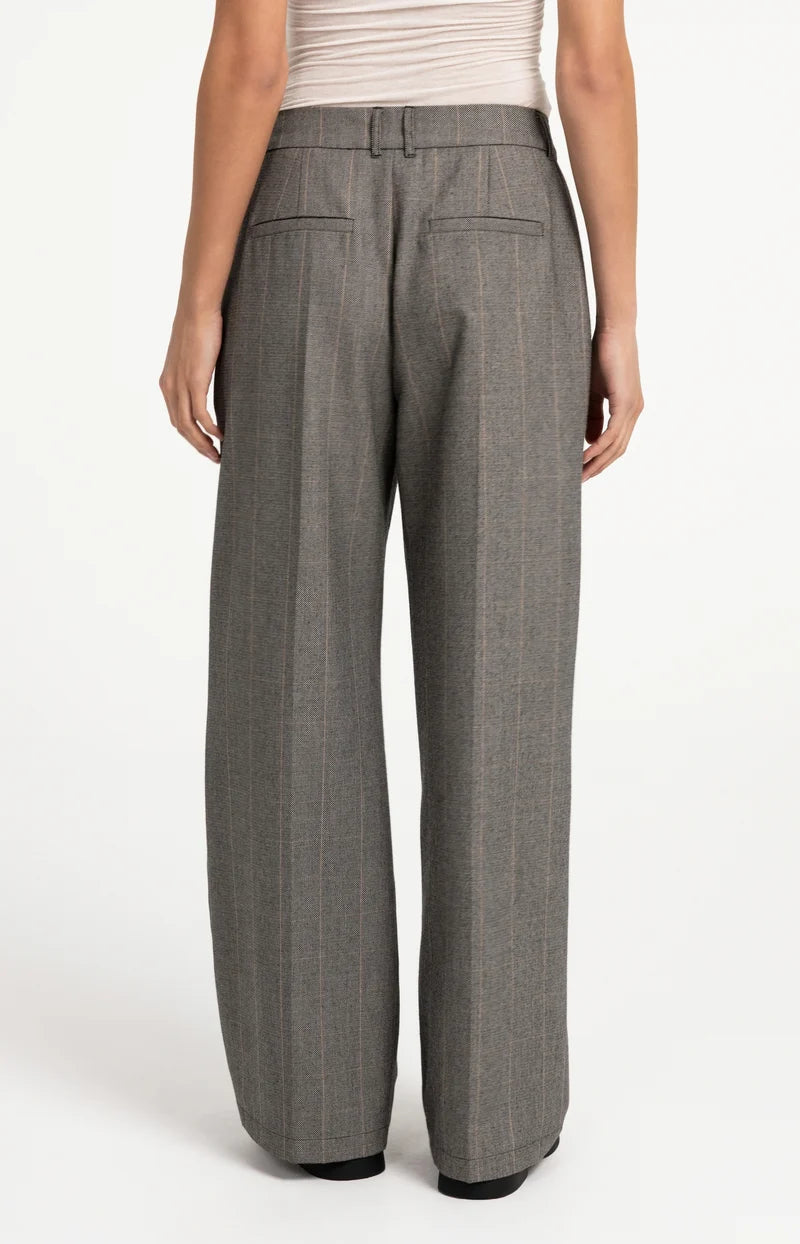 Karierte Hose mit weitem Bein