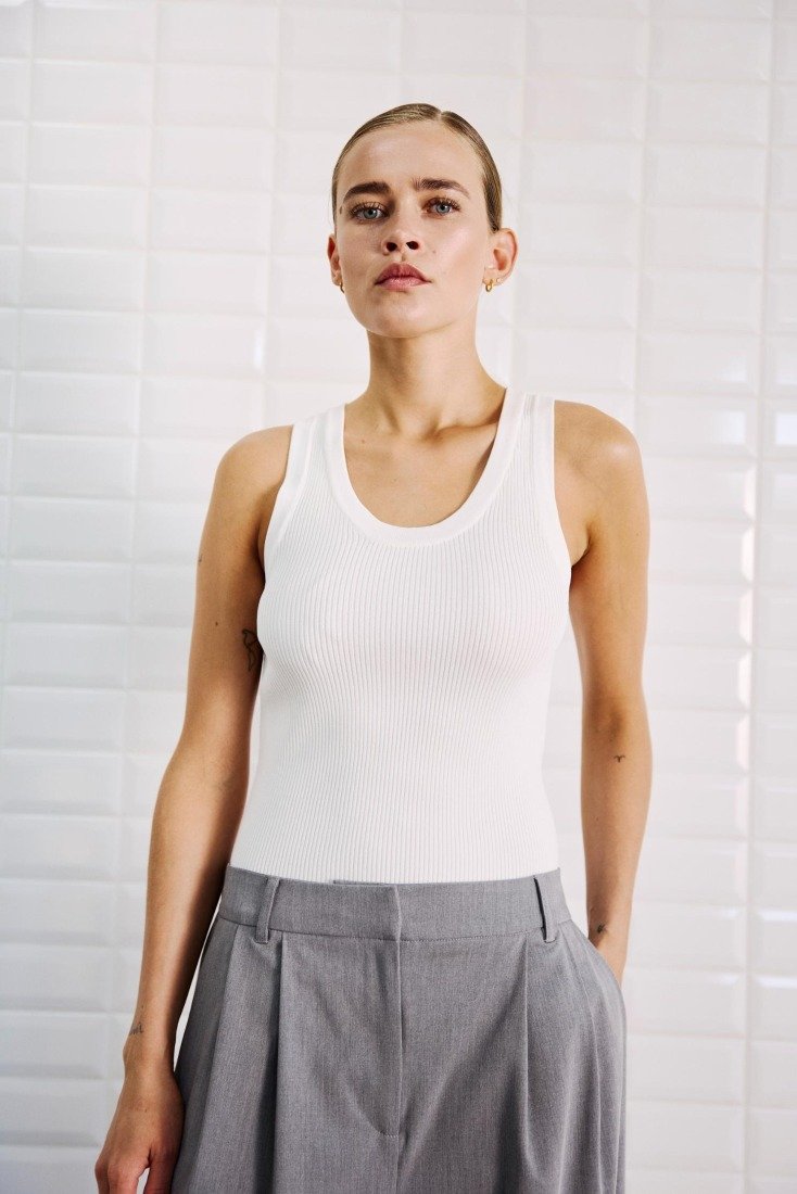 WithBlack Tops White