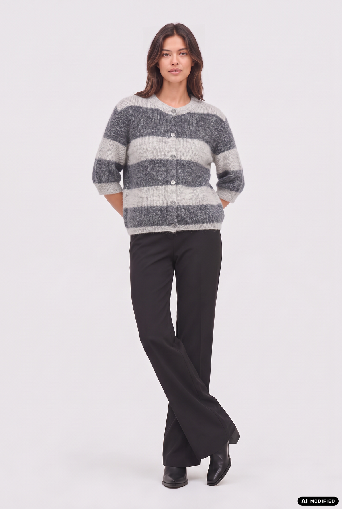 Kurzarm-Strickjacke mit Streifen