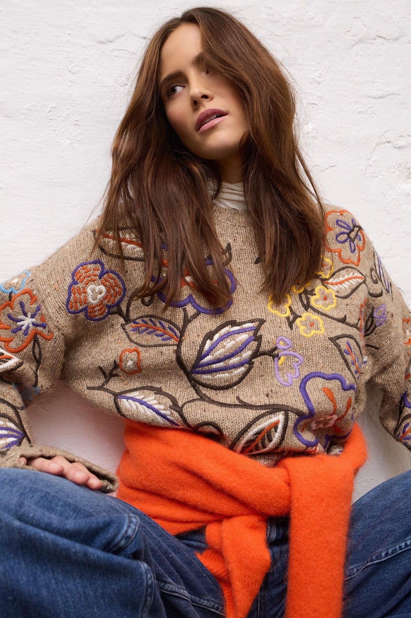 Strickpullover mit Blumenstickerei