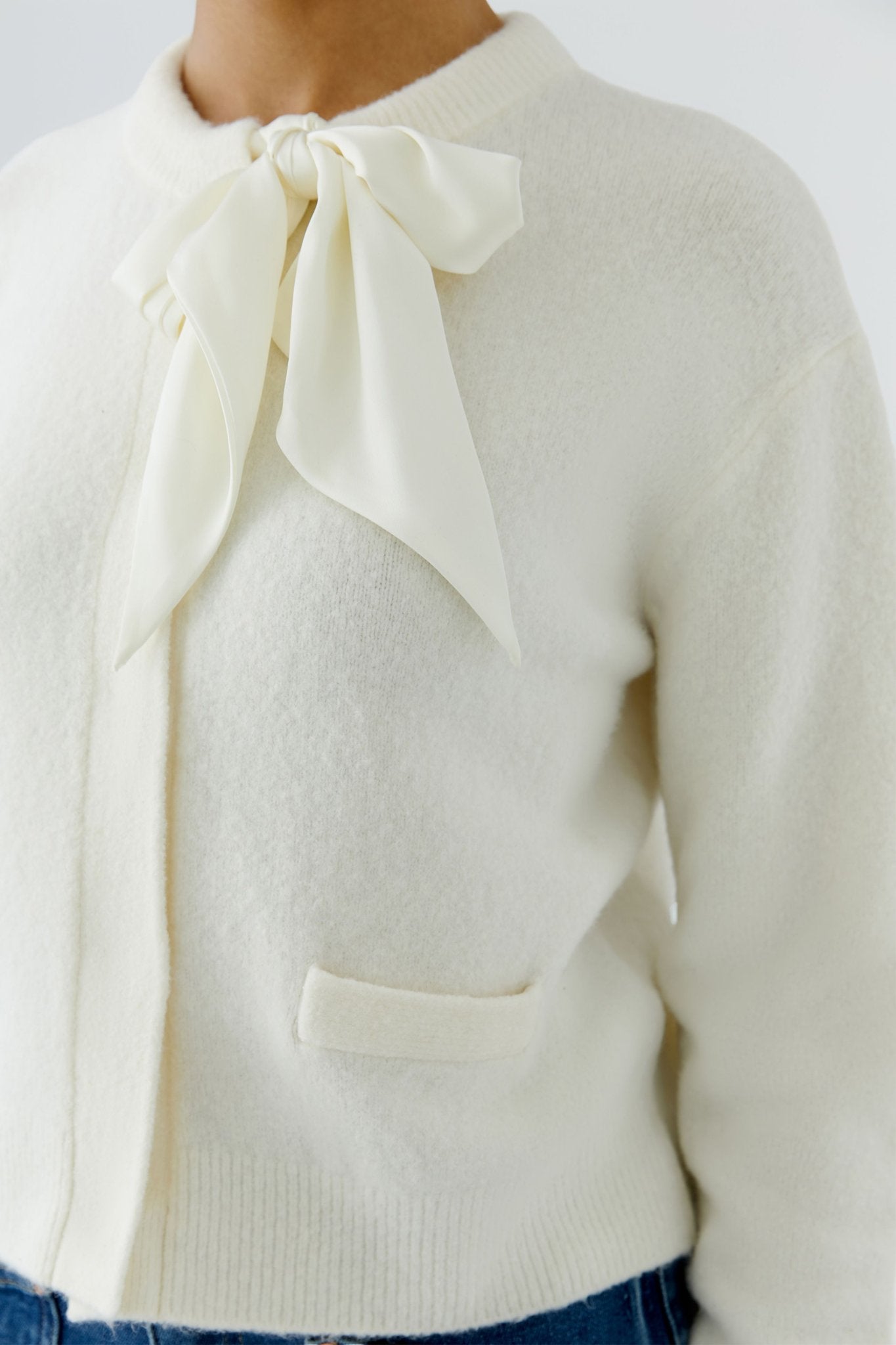 Strickjacke mit Schleife