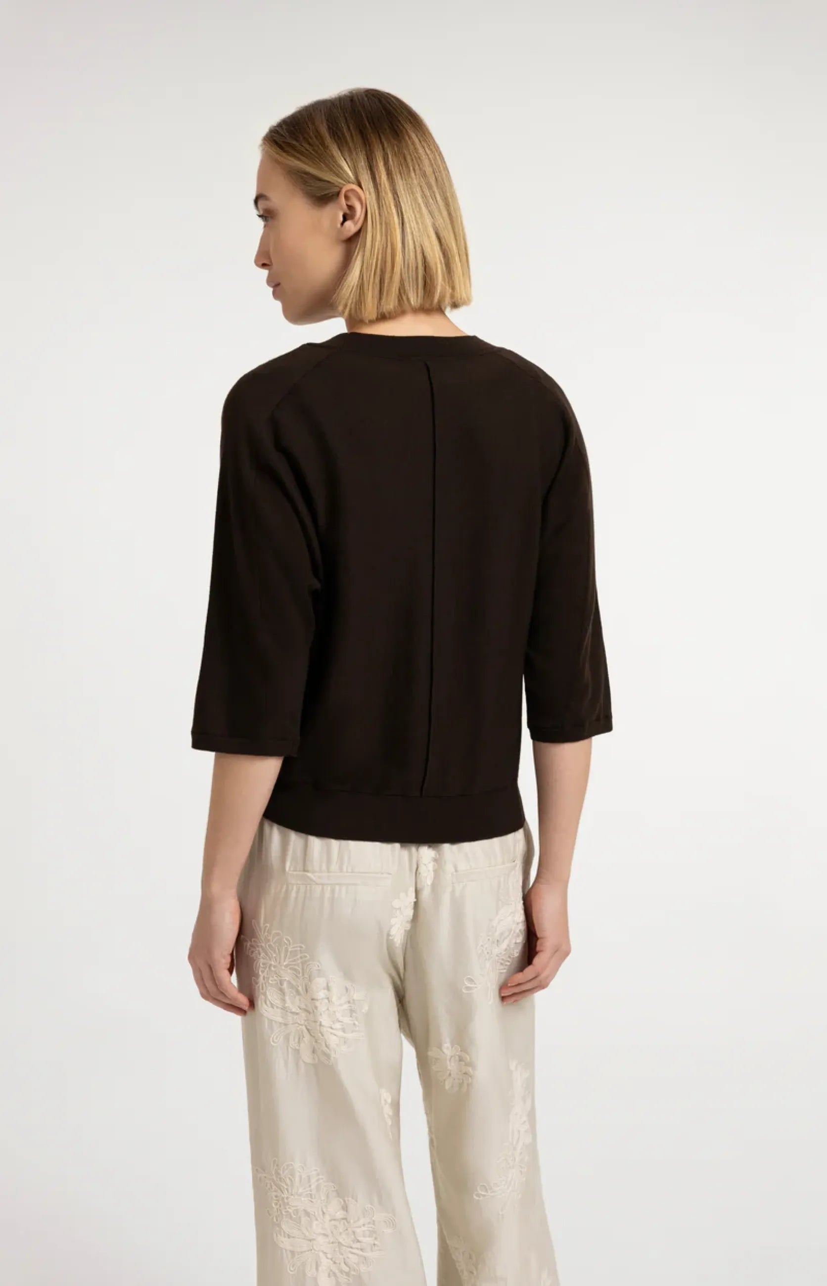 Pullover mit sichtbaren Nähten