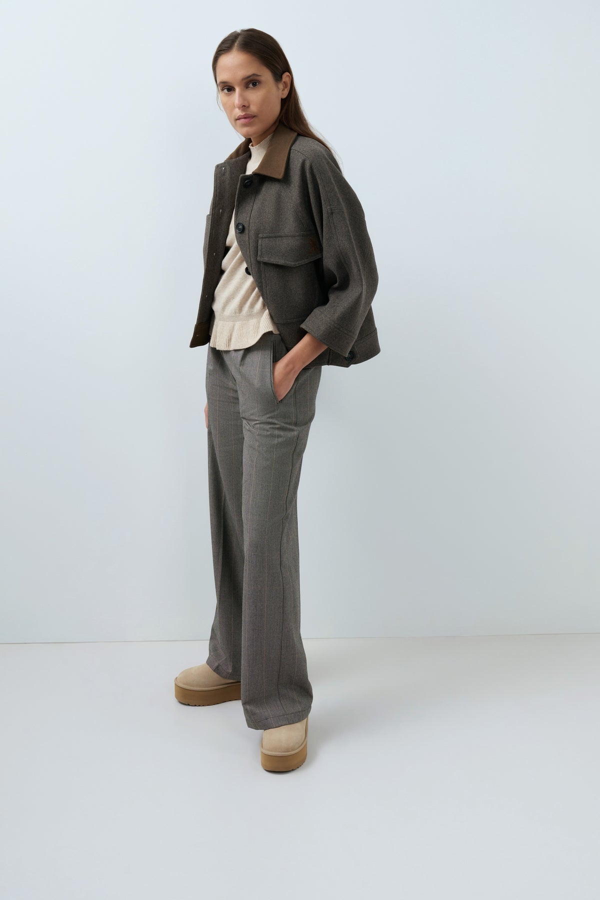 Karierte Hose mit weitem Bein