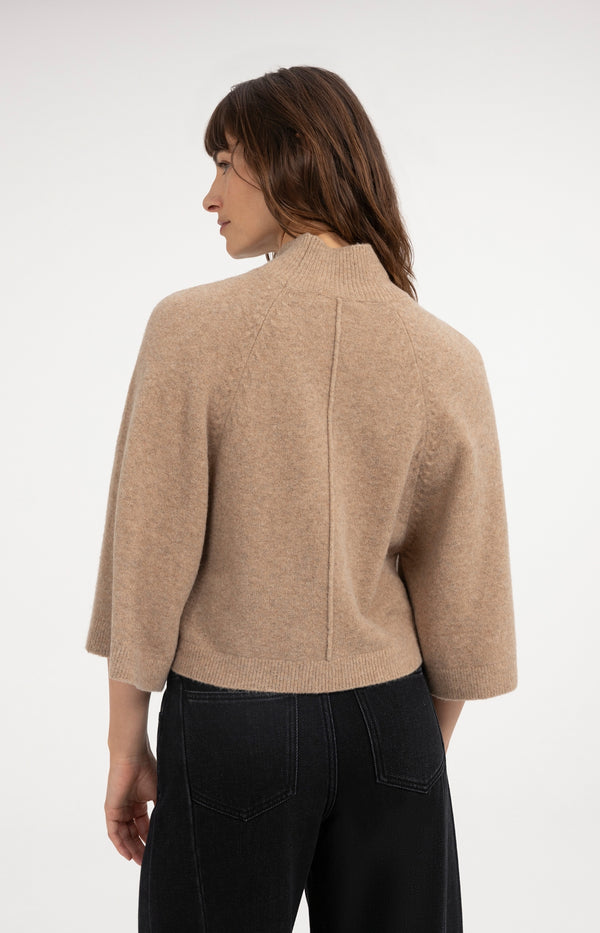 Pullover mit weiten Ärmeln und hohem Kragen