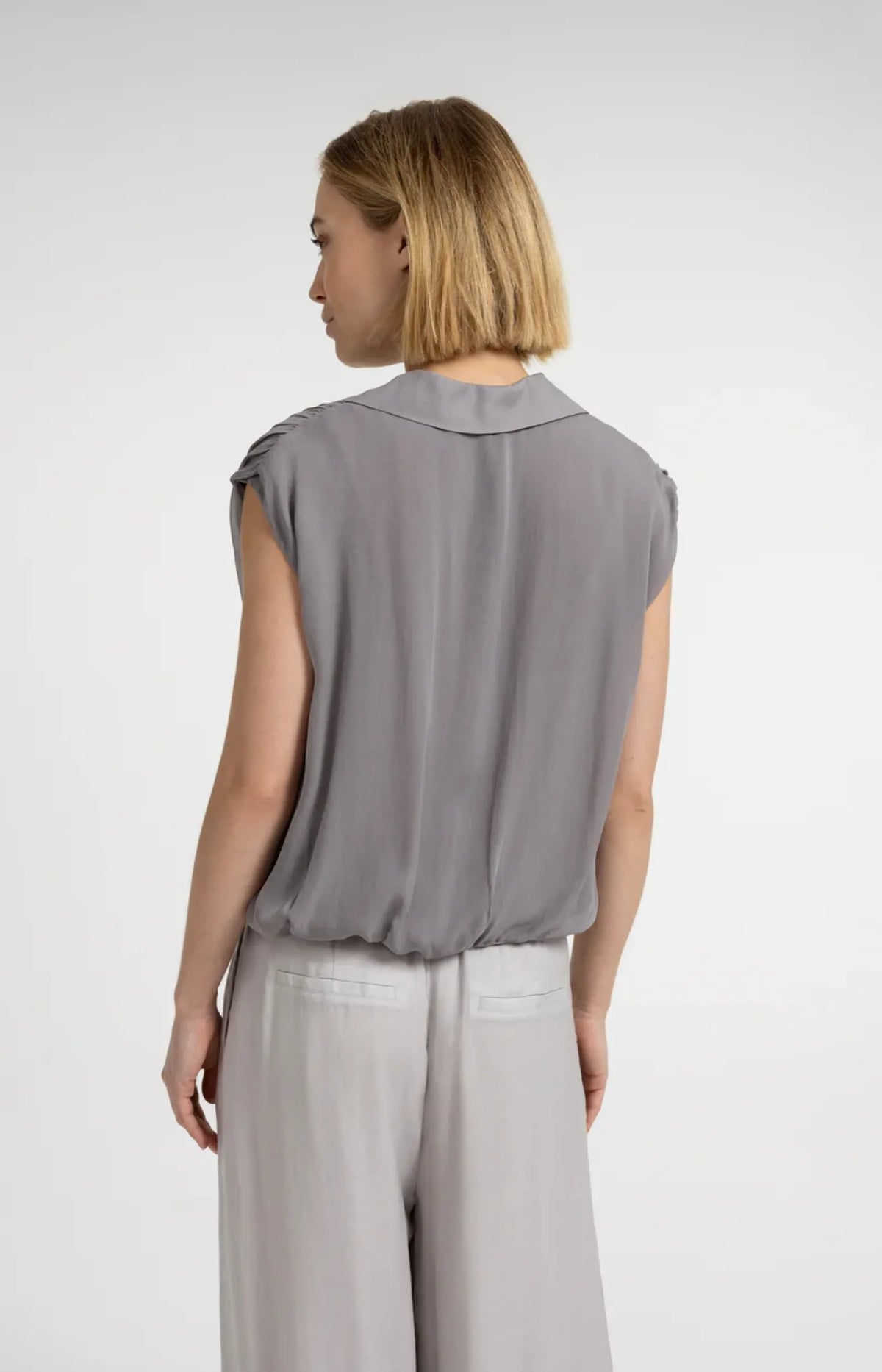 Ärmellose Bluse in Wickeloptik