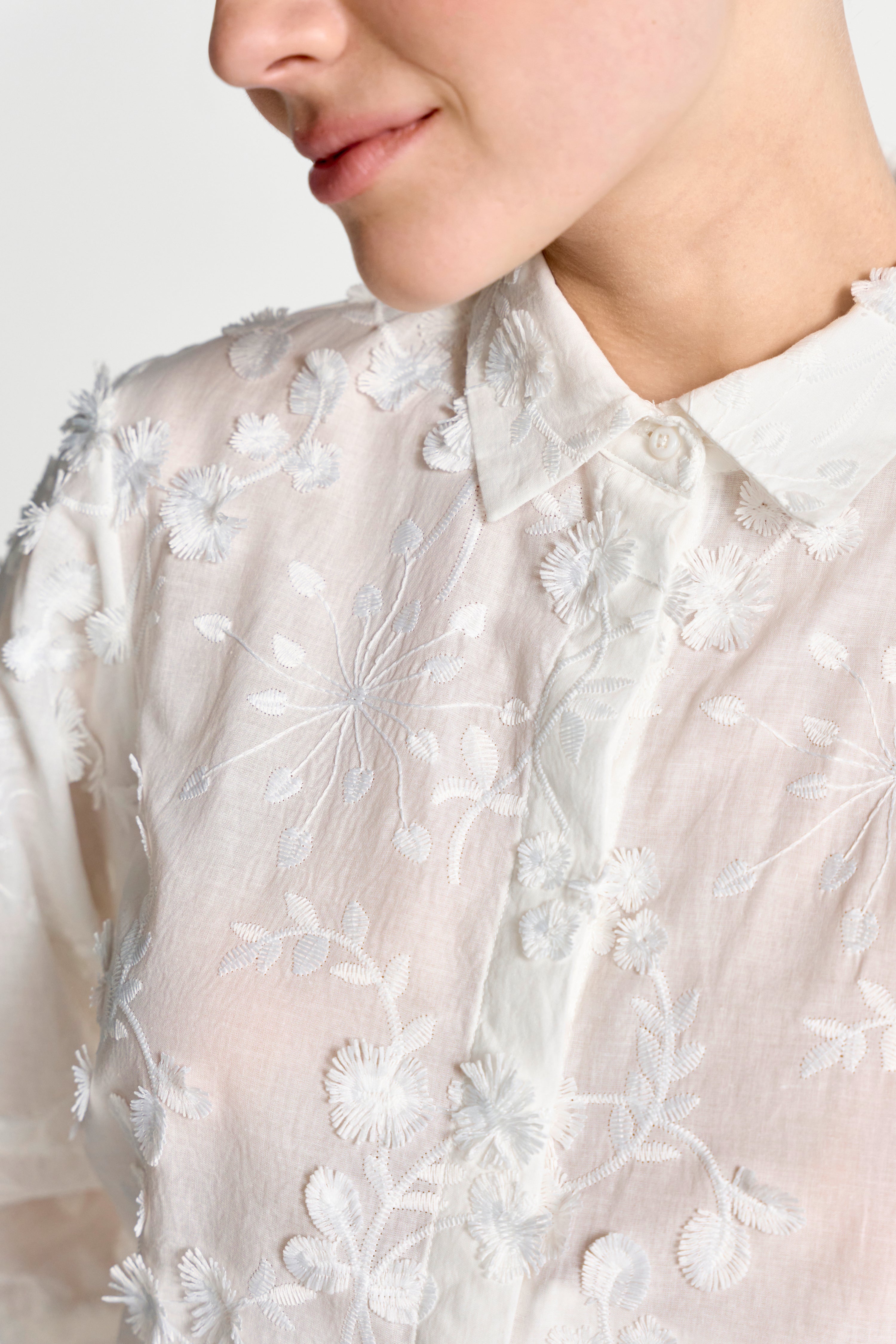 Bluse mit 3D-Stickerei