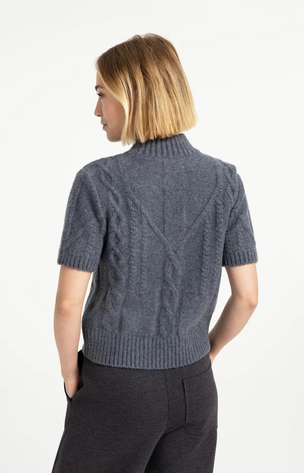 Kurzarmpullover mit Zopfmuster
