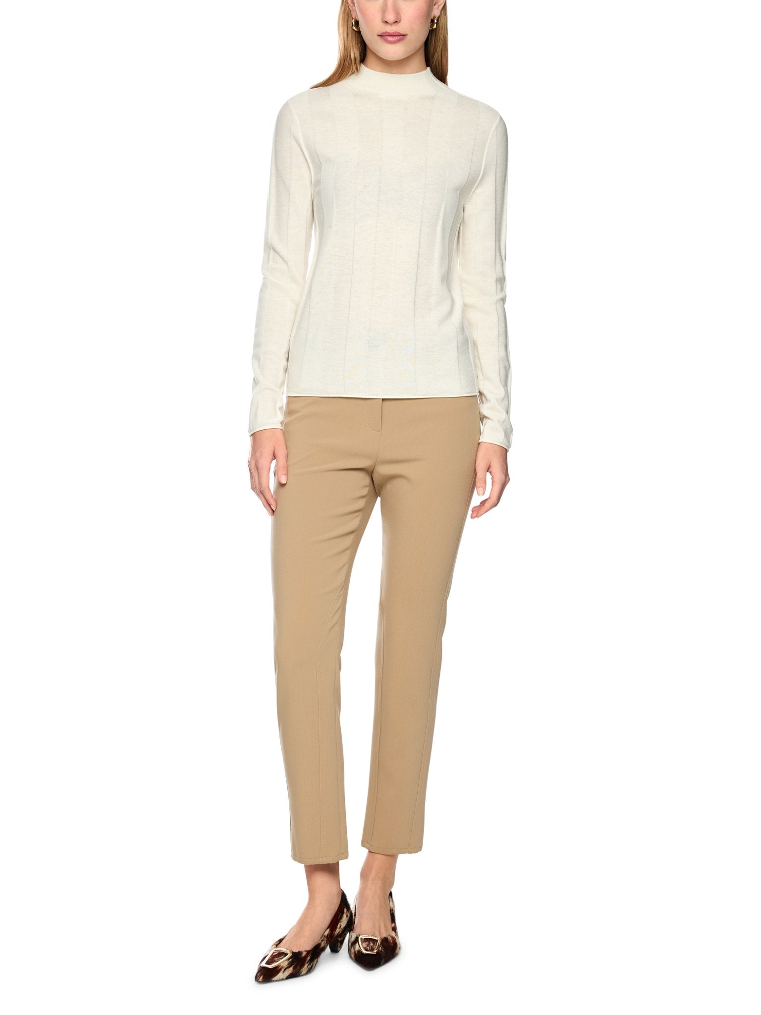 Schmaler Pullover mit Stehkragen