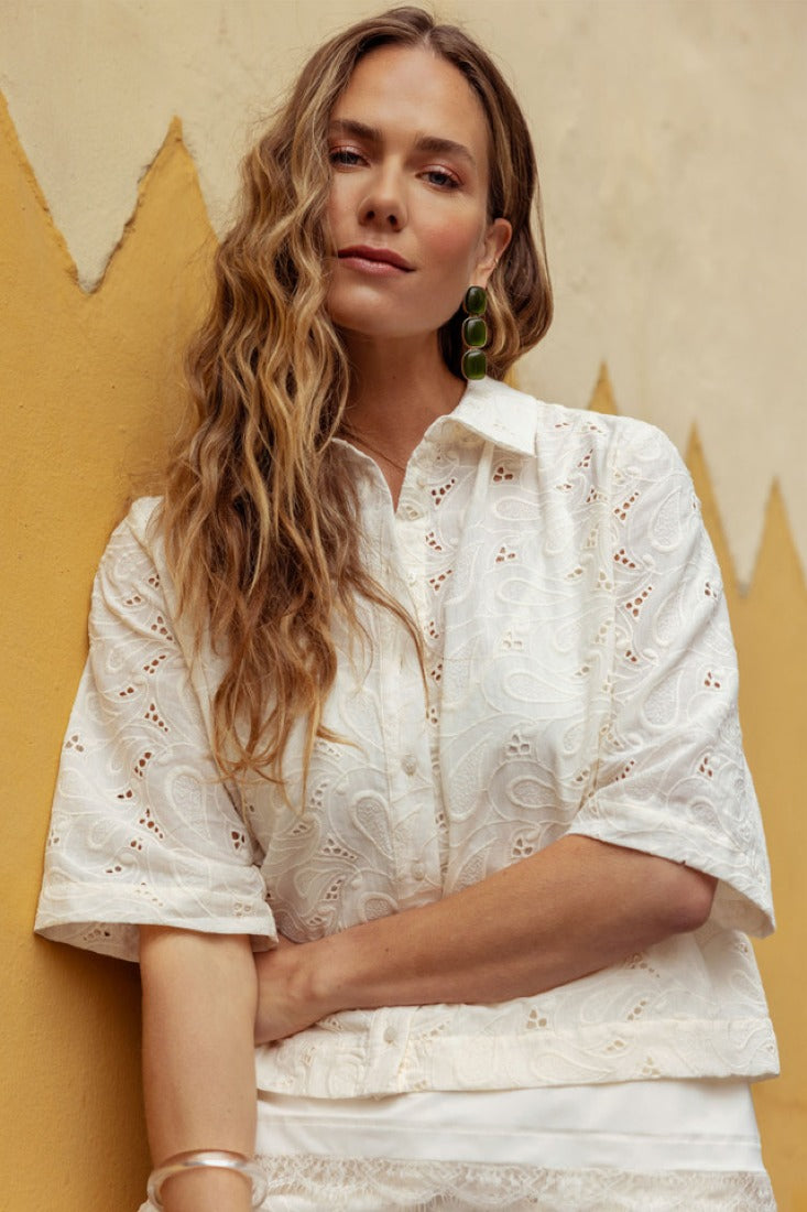 Bluse NYRA mit Stickerei