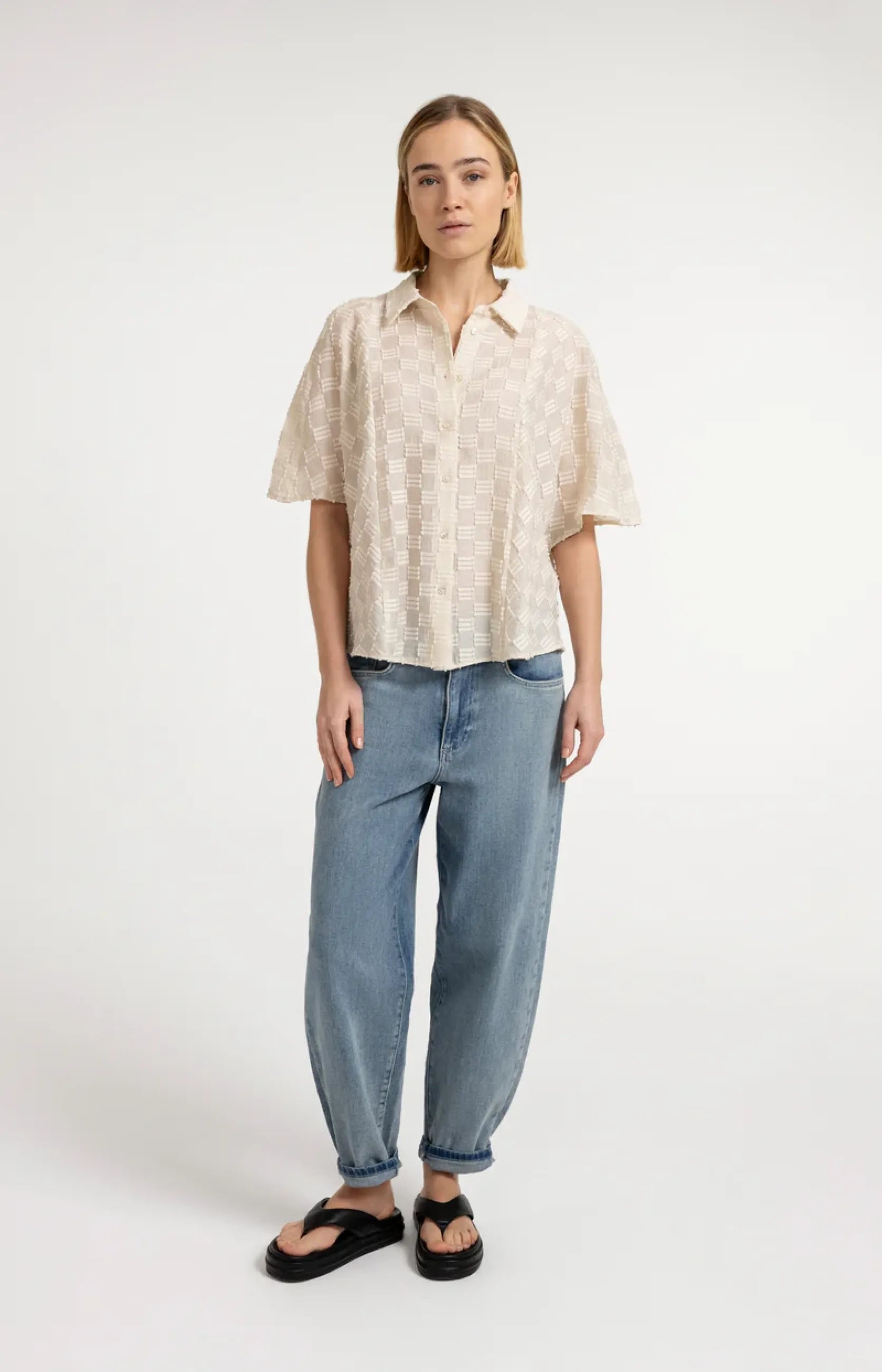 Jacquard-Bluse mit kurzen weiten Ärmeln