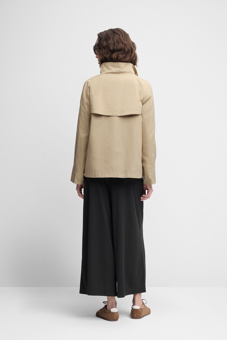 Cinque Trenchcoats