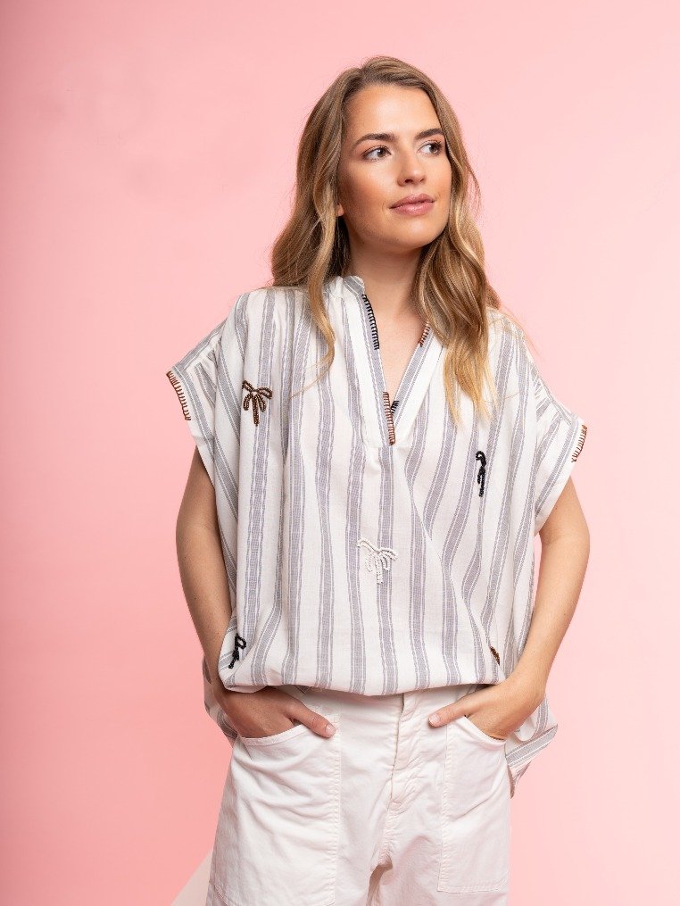 Bluse mit Palmen und Perlen