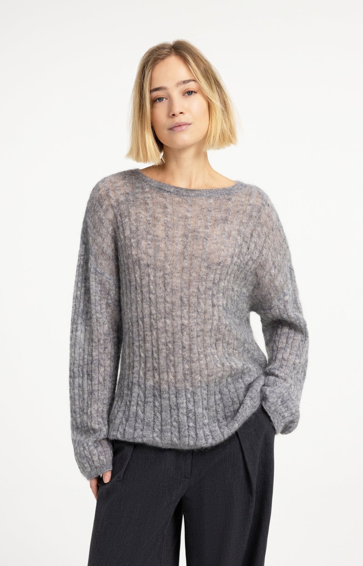 Oversize-Pullover mit Zopfmuster