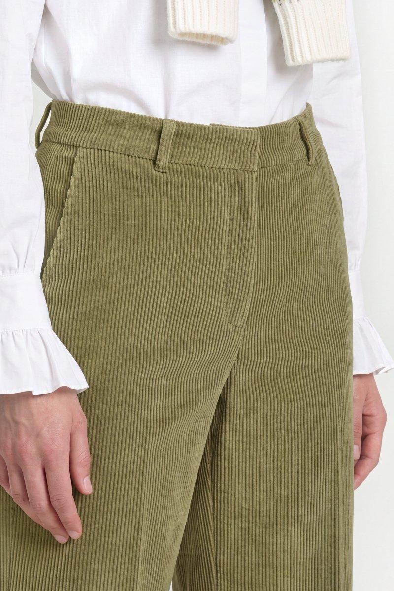 Cordhose mit weitem Bein