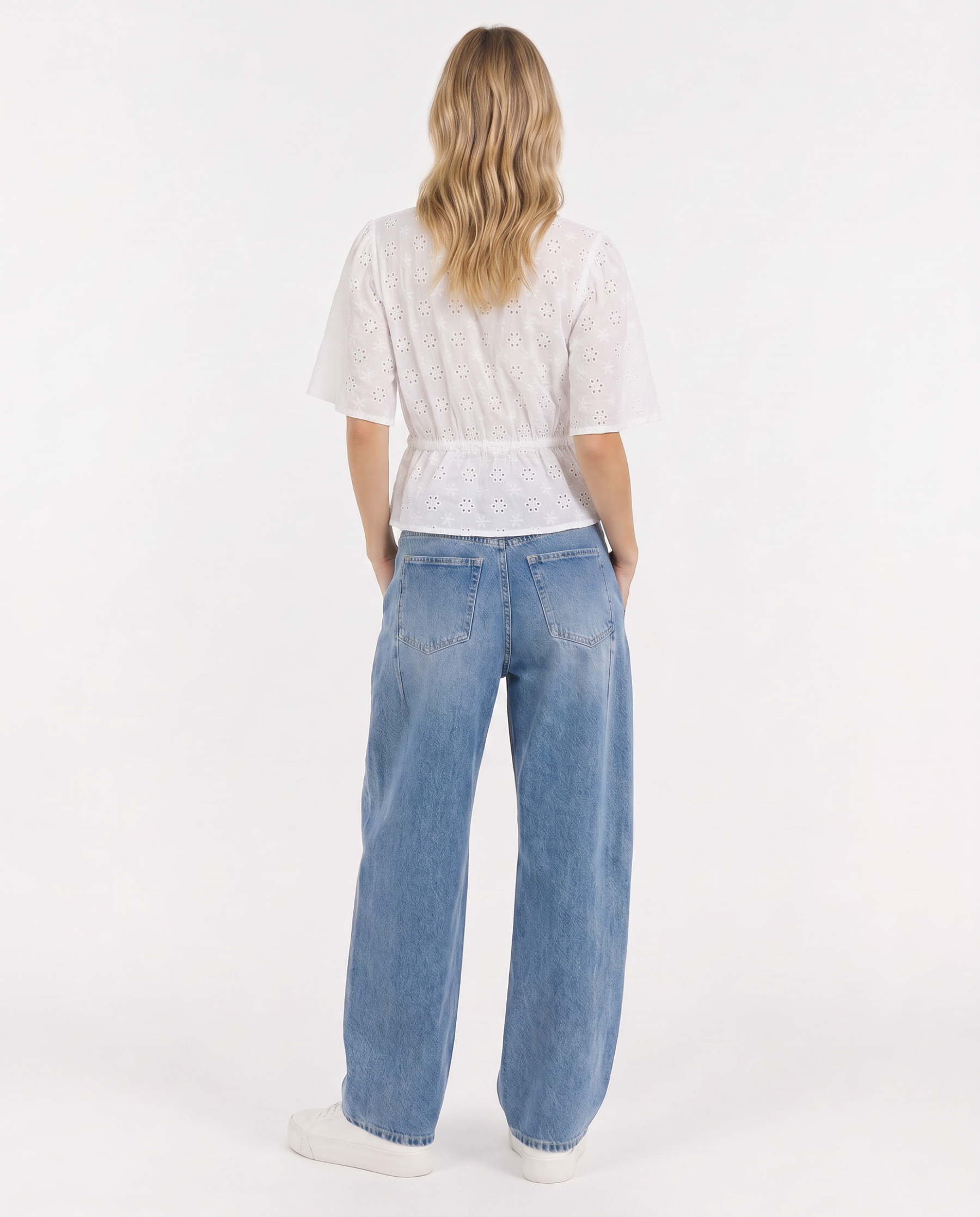 Bluse mit Blütenstickerei