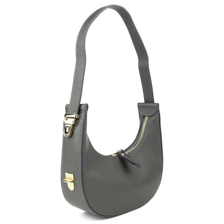 Ledertasche mit goldener Schließe