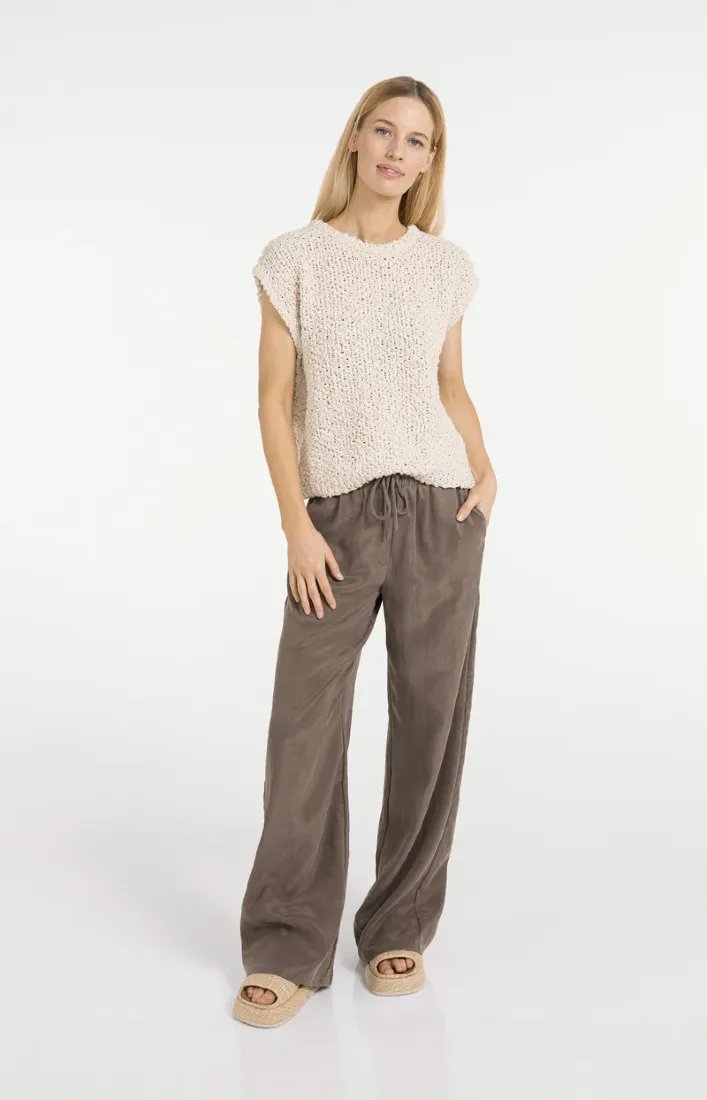 Ärmelloser Pullover mit offenem Strickmuster