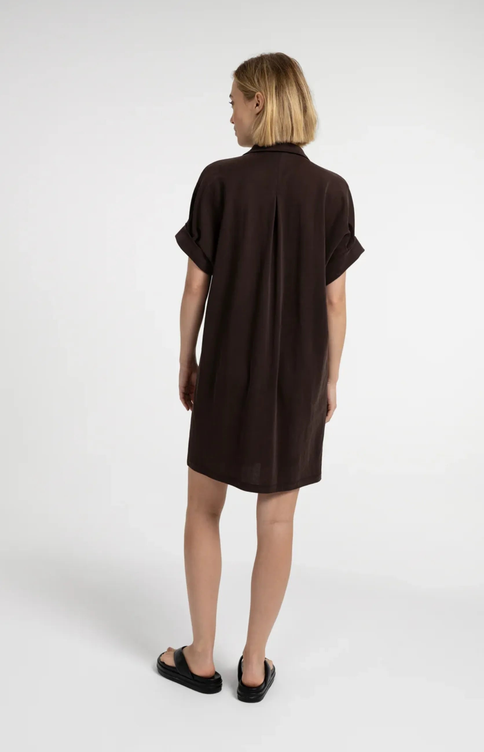 Kleid mit plissierten Ärmeln